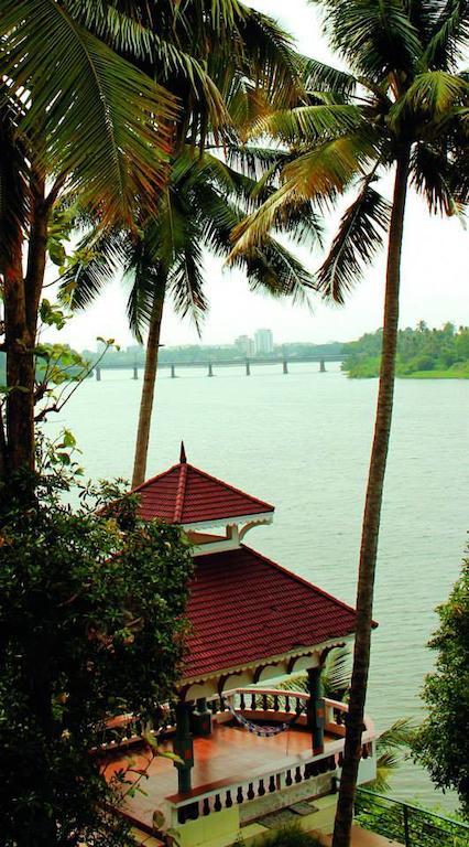 The Health Village Alwaye Bagian luar foto