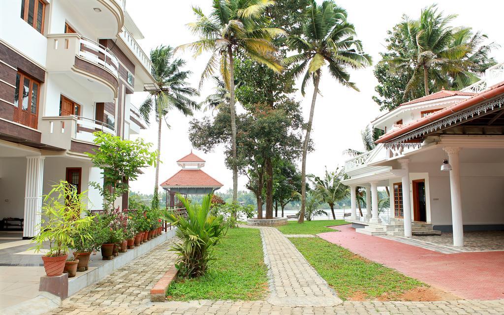 The Health Village Alwaye Bagian luar foto