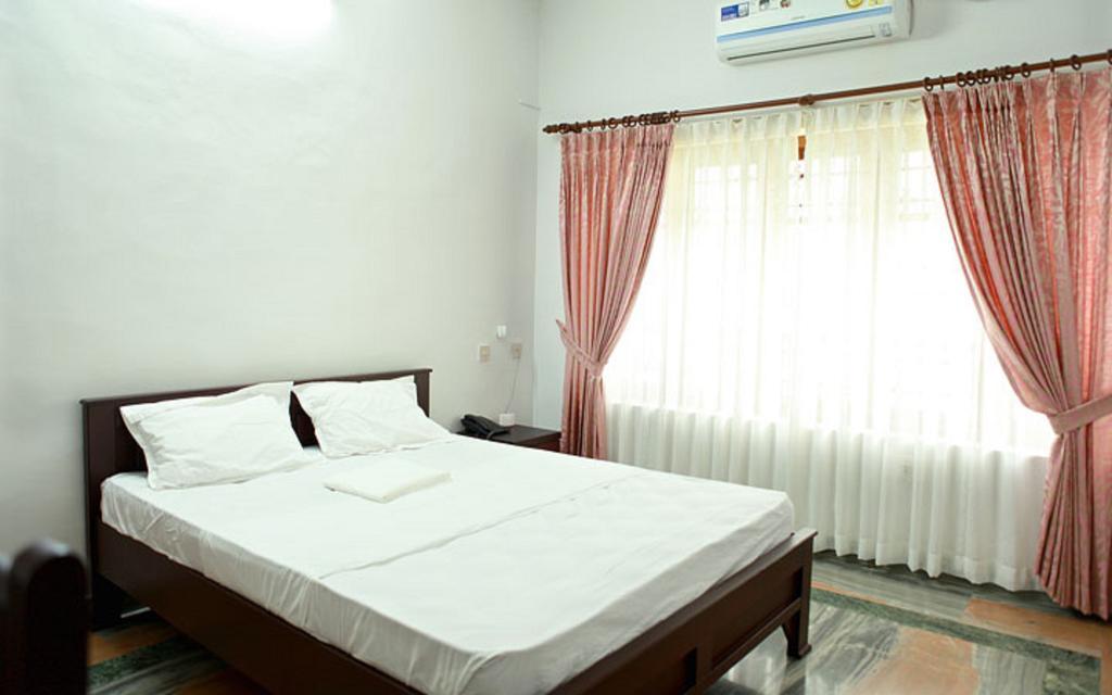 The Health Village Alwaye Ruang foto